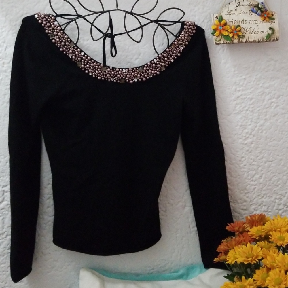 SOLD!!!! Beautiful and sexy cashmere pullover top